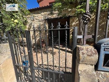 Casa amb piscina en venda a Calle SANTIBAÑEZ RIO