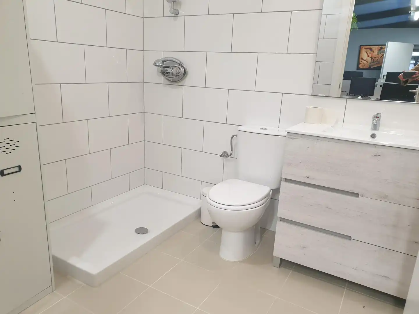 Bathroom of Commercial properties for sale in Esplugues de Llobregat