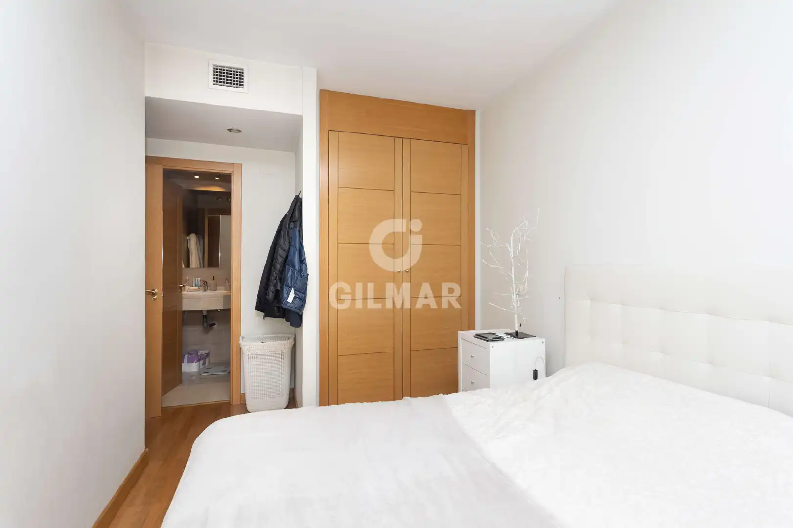 Habitación de Planta baja en venta en Madrid con Calefacción, Trastero y Piscina