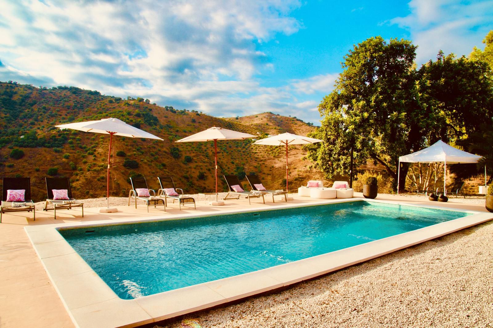 Piscina de Edifici en venda en Comares amb Piscina comunitària