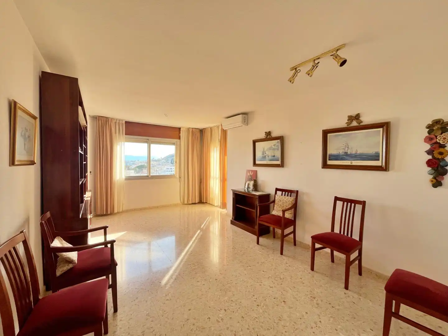 Sala de estar de Piso en venta en Rincón de la Victoria con Aire acondicionado, Terraza y Piscina comunitaria
