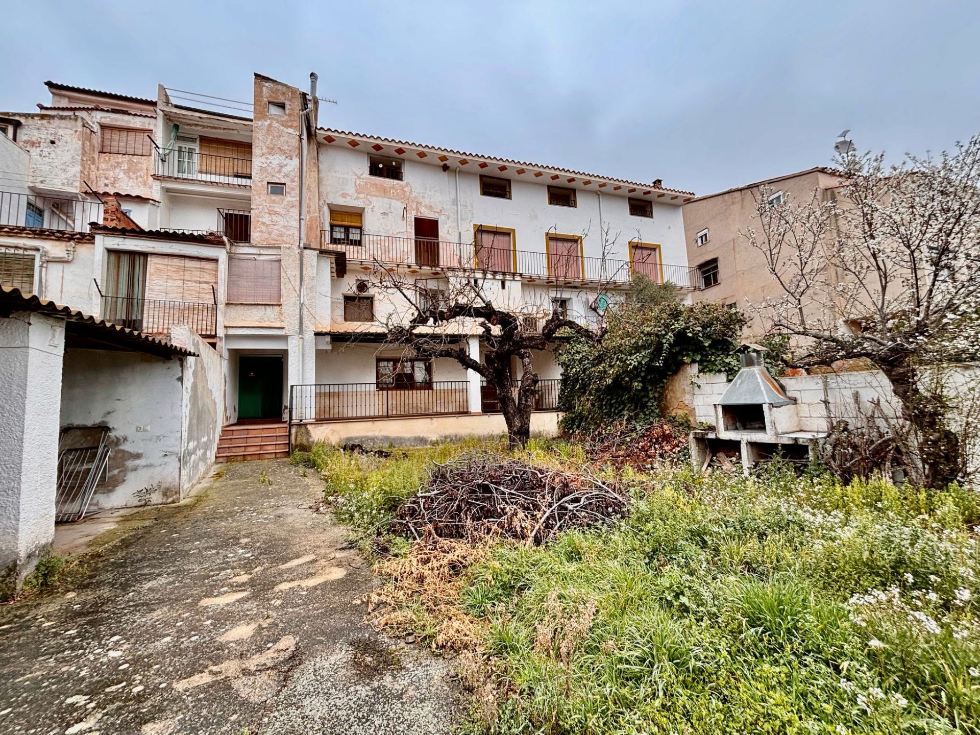Exterior view of House or chalet for sale in Alloza  with Private garden and Terrace
