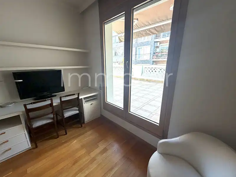 Balcony of Attic for rent in Barcelona  with Air Conditioner, Heating and Parquet flooring