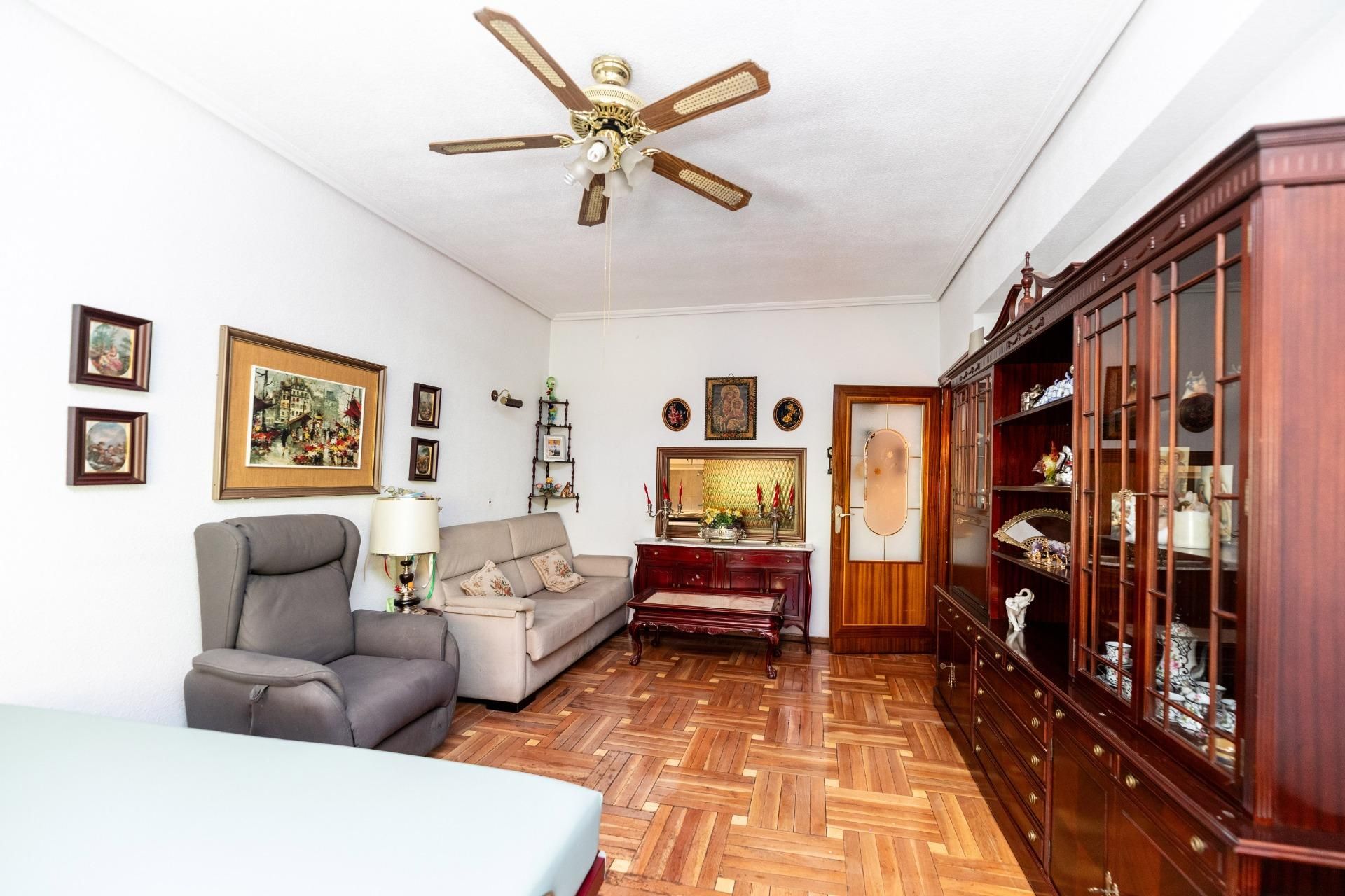 Living room of Flat for sale in  Madrid Capital  with Heating, Terrace and Storage room