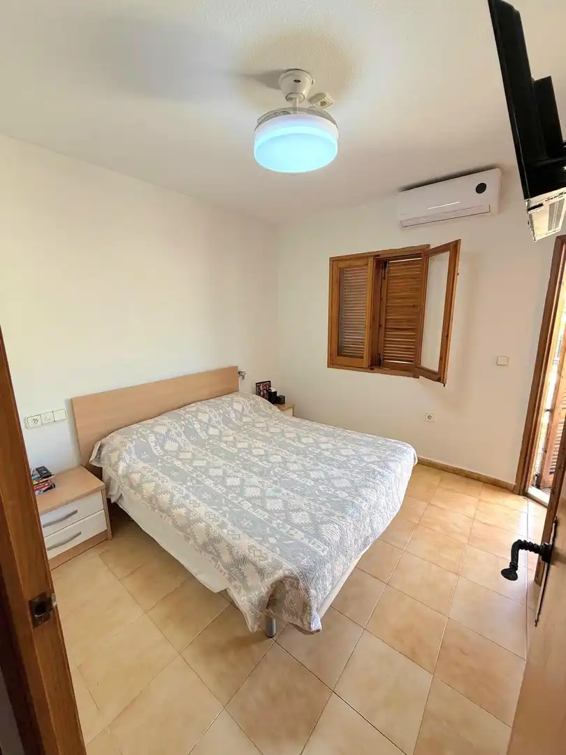 Dormitori de Casa adosada de lloguer en Carcaixent amb Piscina comunitària