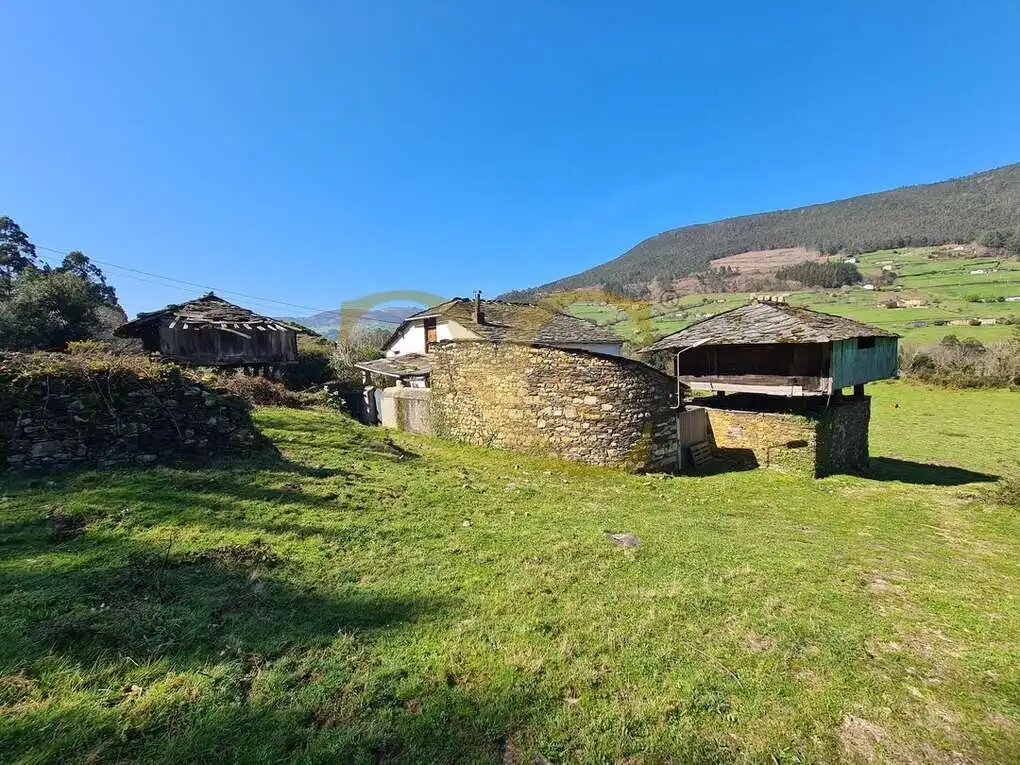 Casa o xalet en venda en Villayón amb Jardí privat