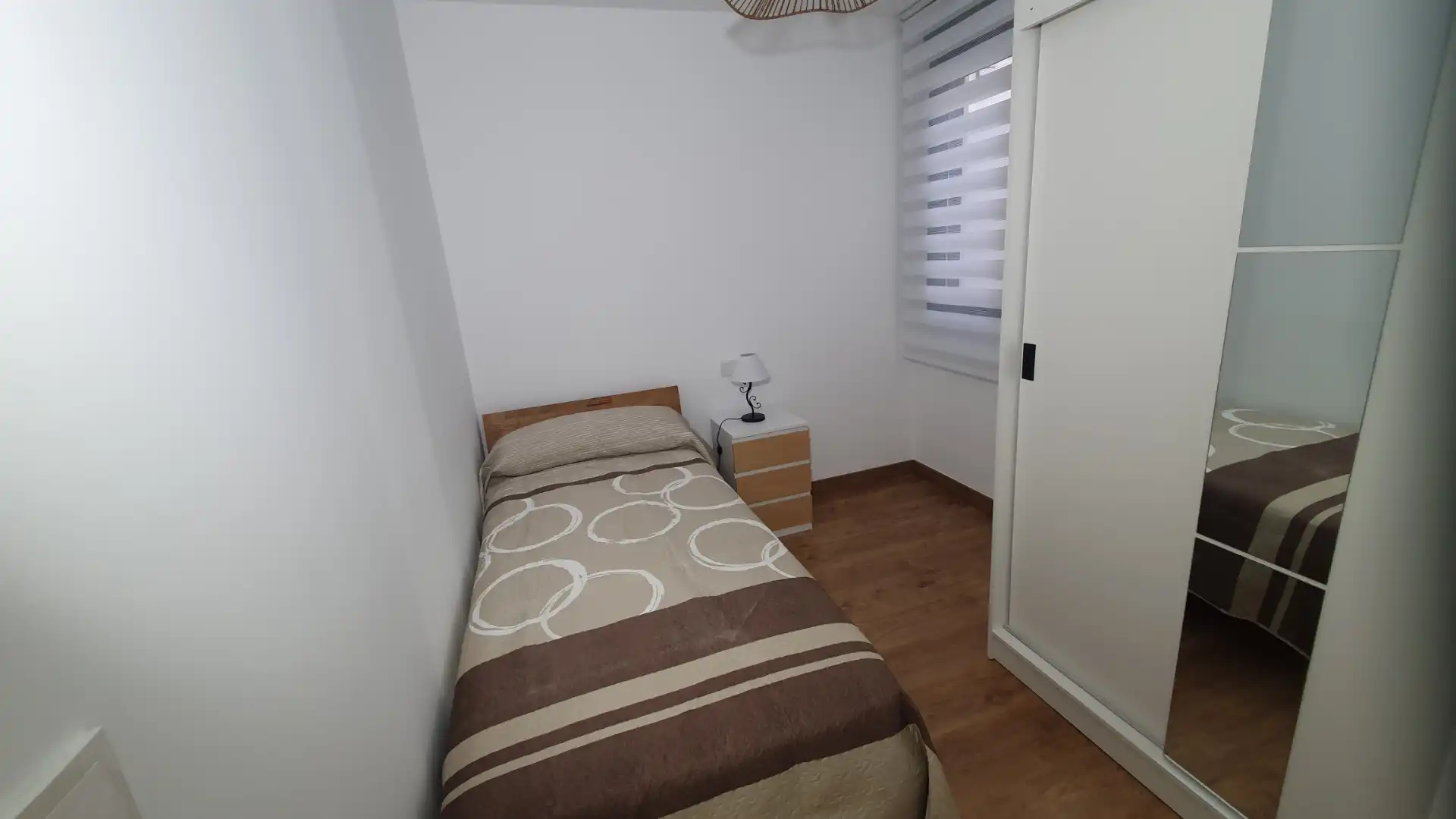 Habitación de Piso de alquiler en Elda con Amueblado y Lavadora