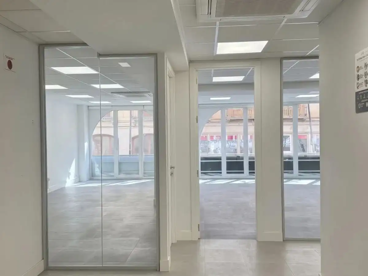 Büro zur Miete in Zaragoza mit Klimaanlage und Heizung