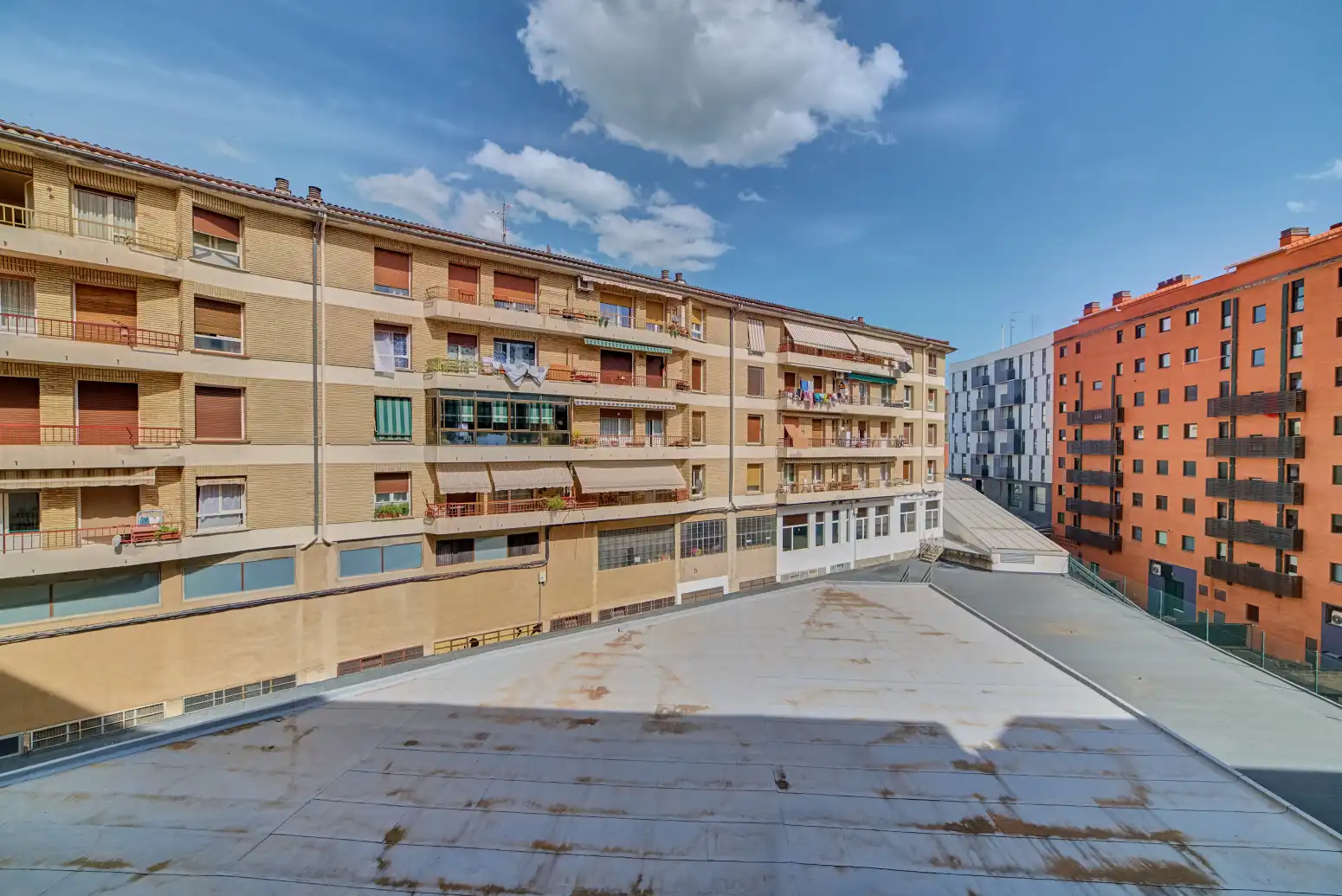 Vista exterior de Piso en venta en  Pamplona / Iruña con Calefacción, Parquet y Balcón