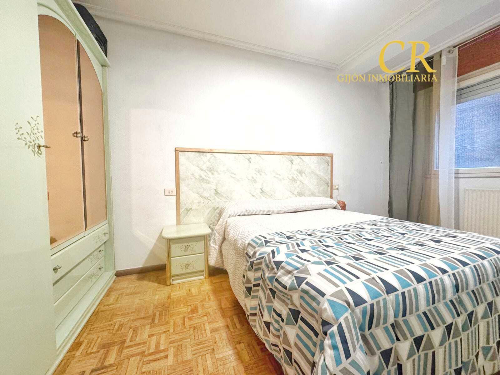 Dormitori de Pis en venda en Gijón  amb Calefacció i Moblat