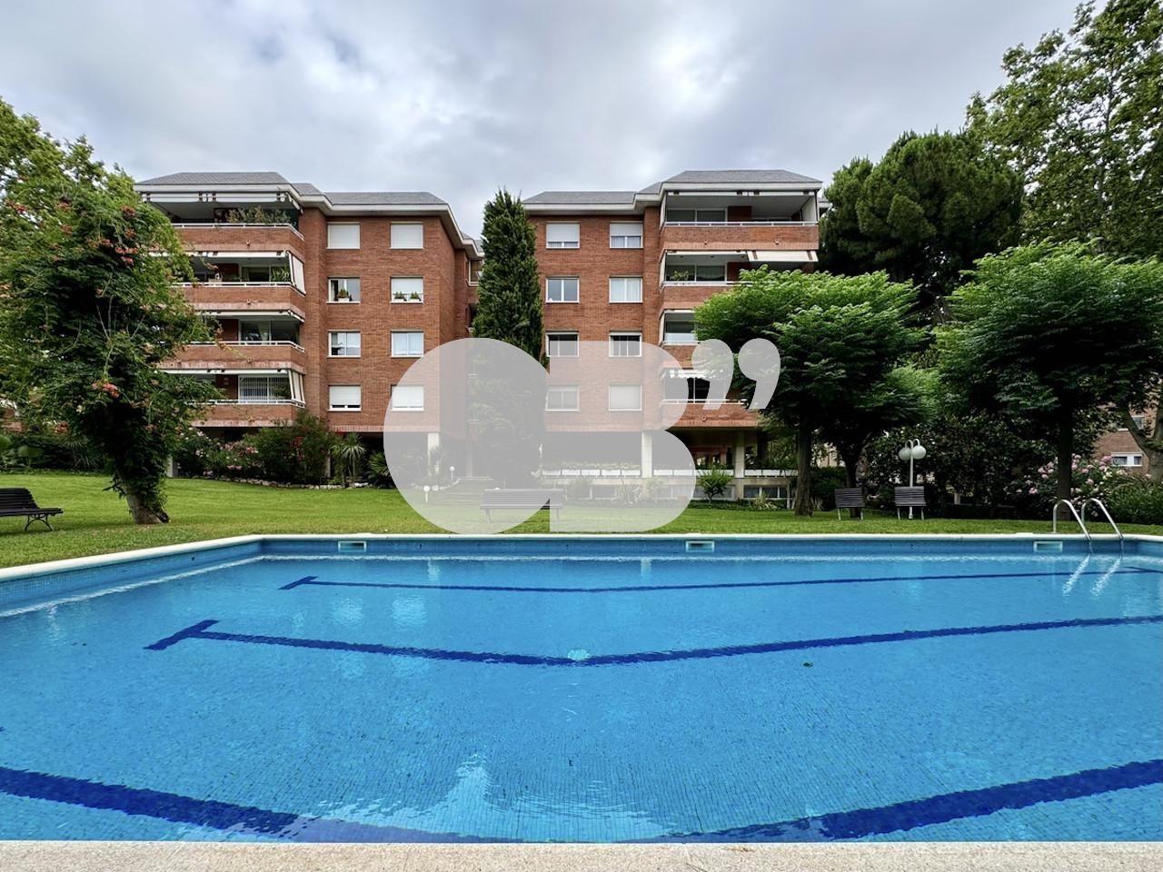 Piscina de Pis de lloguer en  Barcelona Capital amb Calefacció