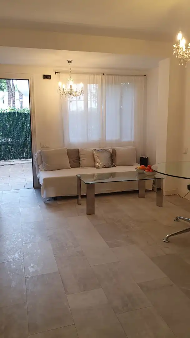Sala de estar de Planta baja en venta en Estepona con Aire acondicionado, Trastero y Piscina