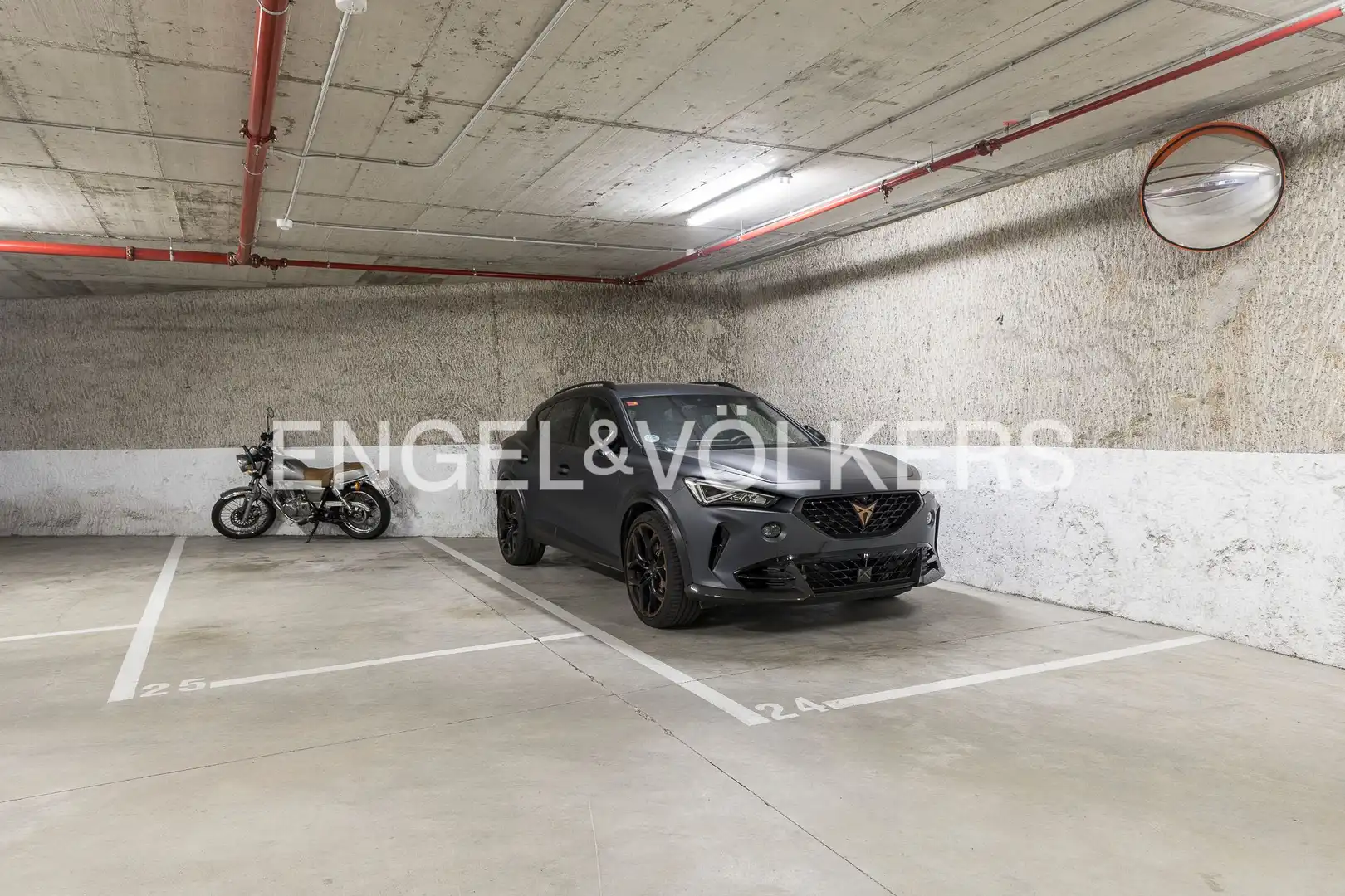 Aparcament de Apartament en venda en Barcelona amb Aire condicionat, Calefacció i Terrassa
