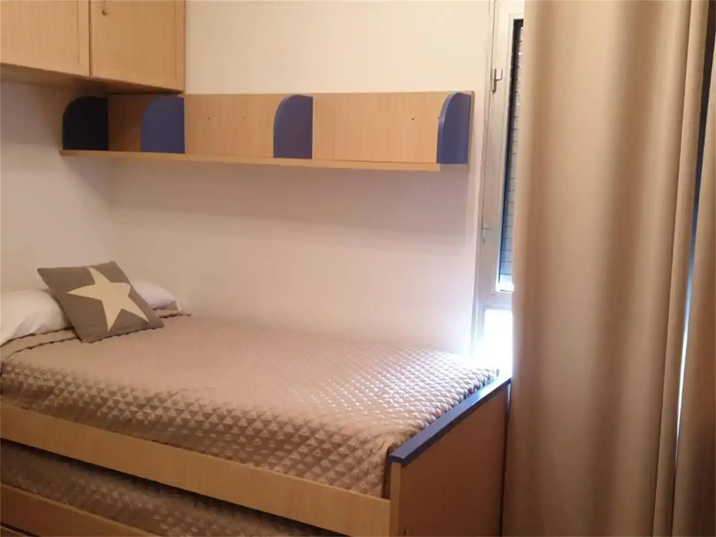 Schlafzimmer von Wohnung zur Miete in Sena mit Möbliert und Balkon