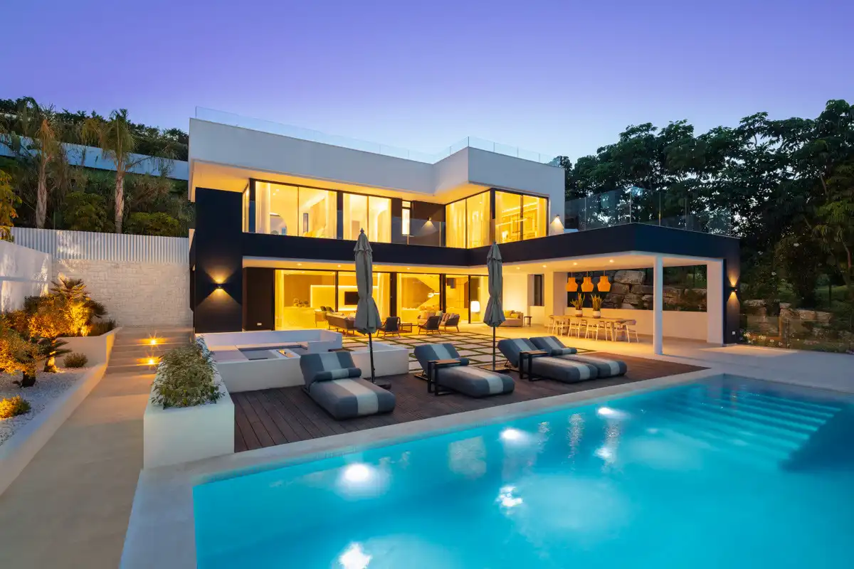 House with pool for sale in Marbella Centro