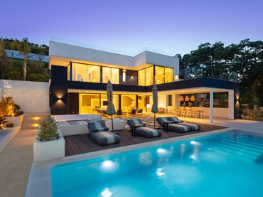 House with pool for sale in Marbella Centro