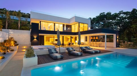 Villa en venta en Las Brisas, Marbella