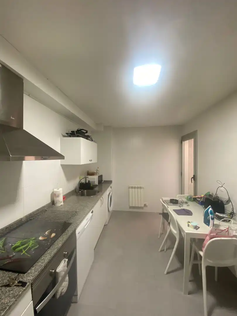 Cuina de Apartament en venda en Viveiro amb Calefacció, Traster i Moblat
