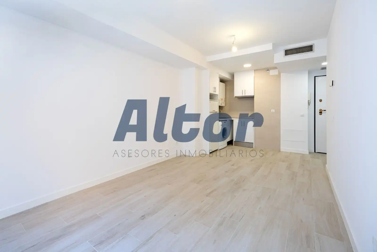 Bedroom of Flat for sale in Madrid  with Air Conditioner, Heating and Storage room