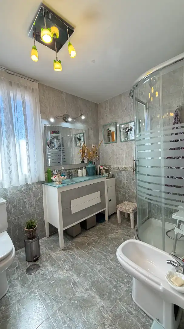 Baño de Casa o chalet en venta en Campo Real con Aire acondicionado, Calefacción y Jardín privado