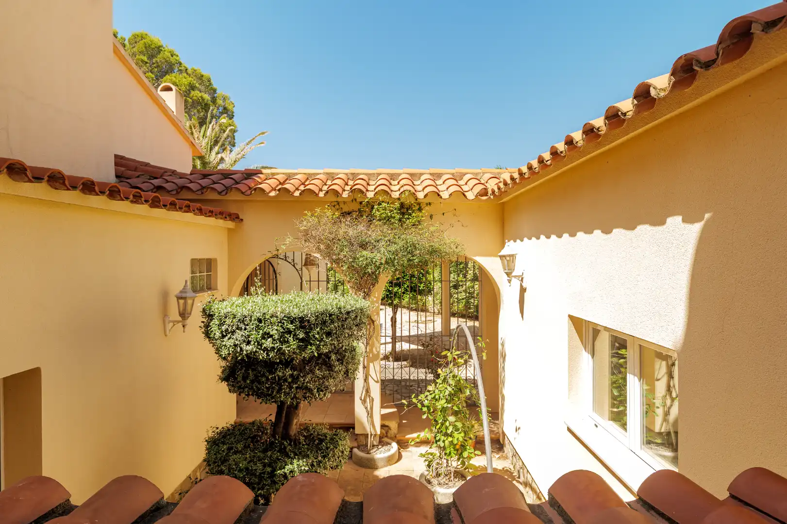 Casa con piscina en venta en Carrer de la Caleta, imagen 8