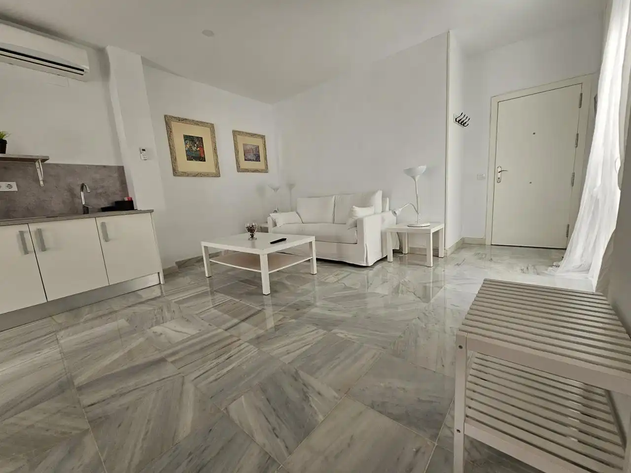 Sala d'estar de Apartament de lloguer en Jerez de la Frontera amb Aire condicionat i Moblat