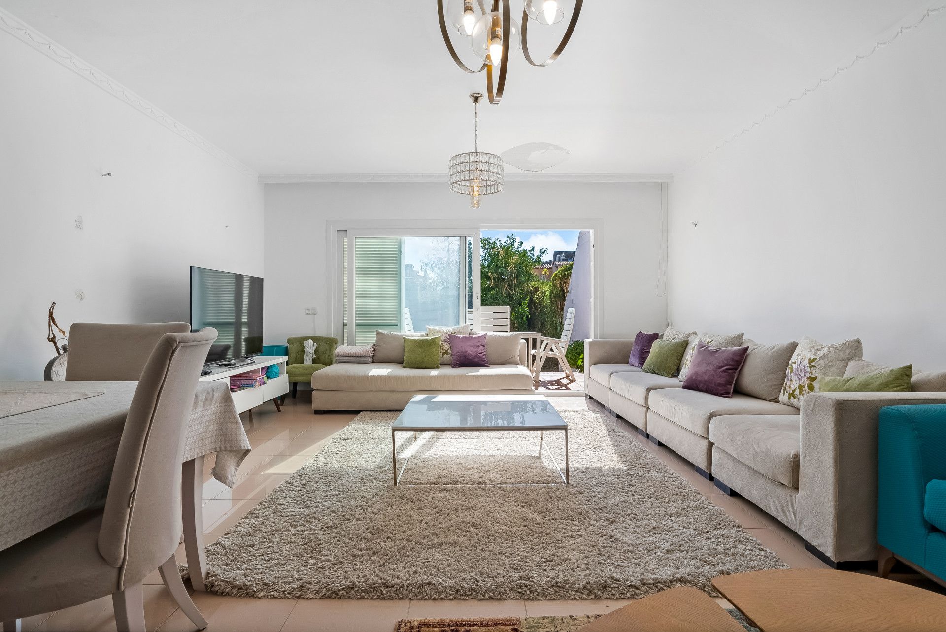 Living room of Single-family semi-detached for sale in Marbella  with Air Conditioner, Private garden and Terrace