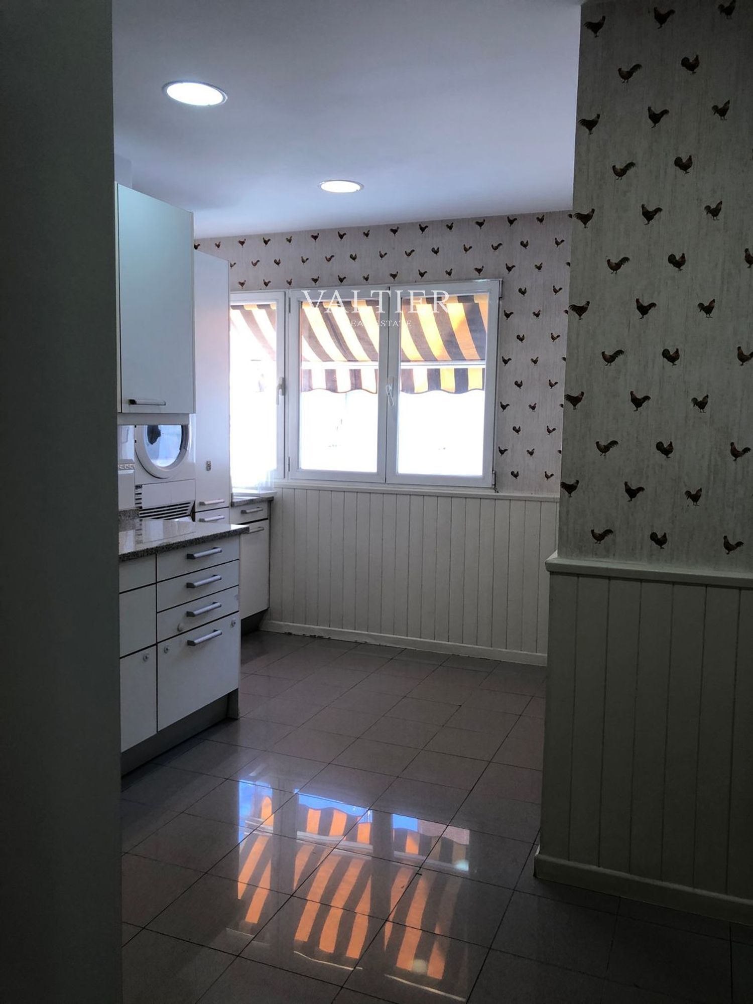 Cuina de Pis de lloguer en  Madrid Capital amb Aire condicionat, Terrassa i Piscina