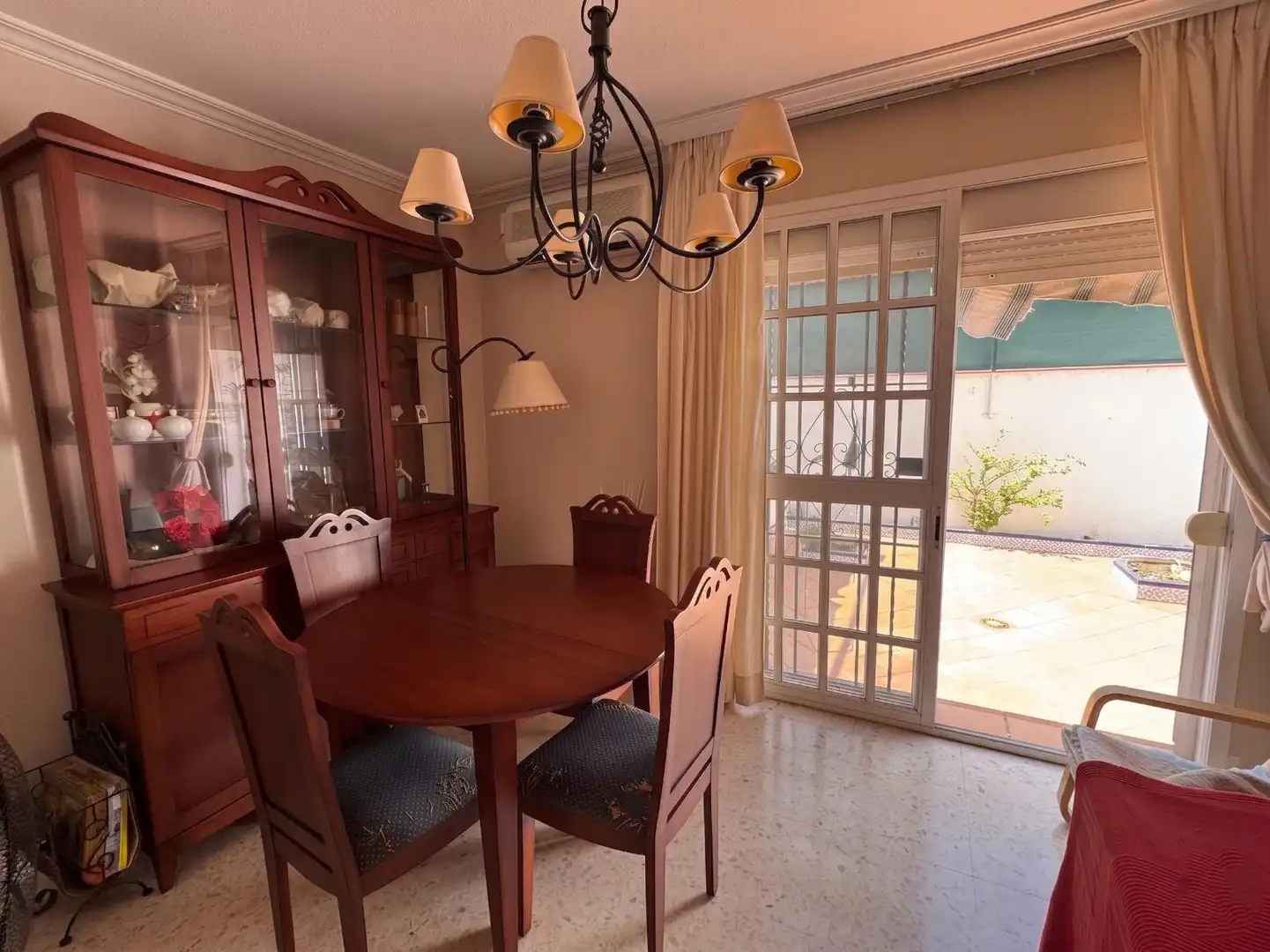 Casa adosada en venta en Tomares, Sevilla