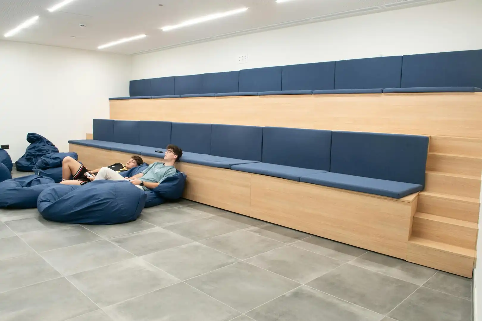Flat for share in Dos Hermanas  with Air Conditioner and Heating