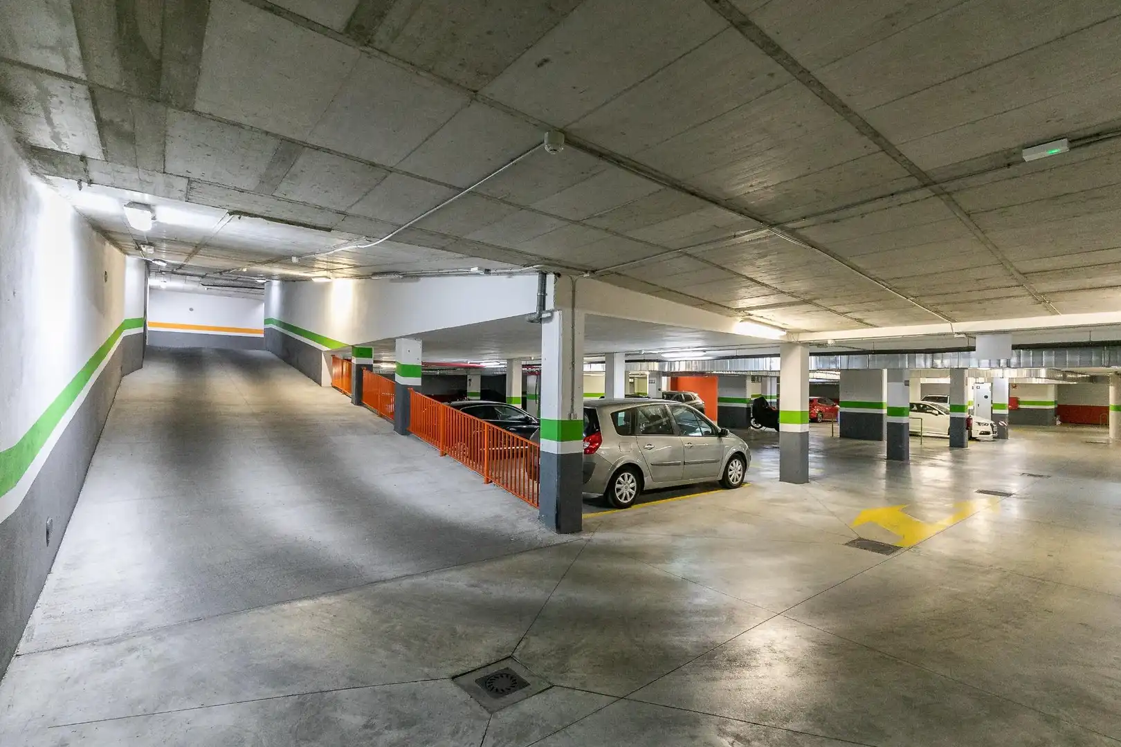 Parking de Piso en venta en Alcalá de Henares con Calefacción y Terraza