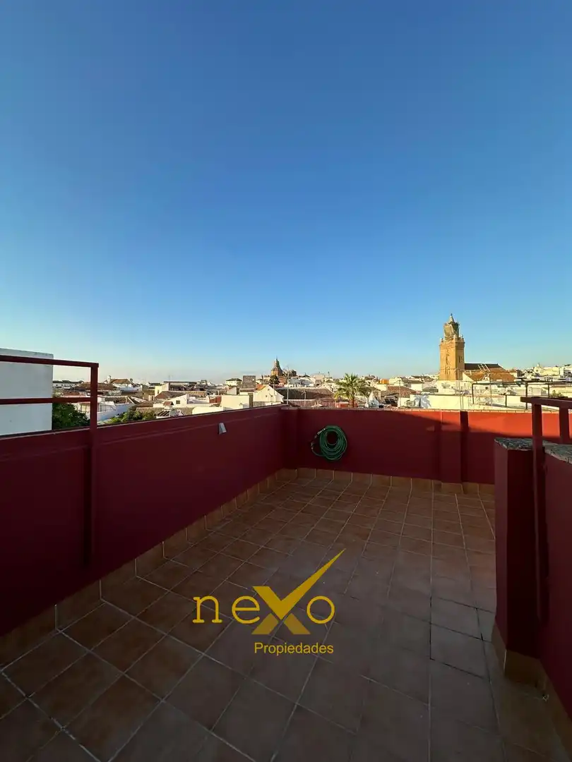 Vista exterior de Dúplex en venda en Carmona amb Aire condicionat, Calefacció i Terrassa
