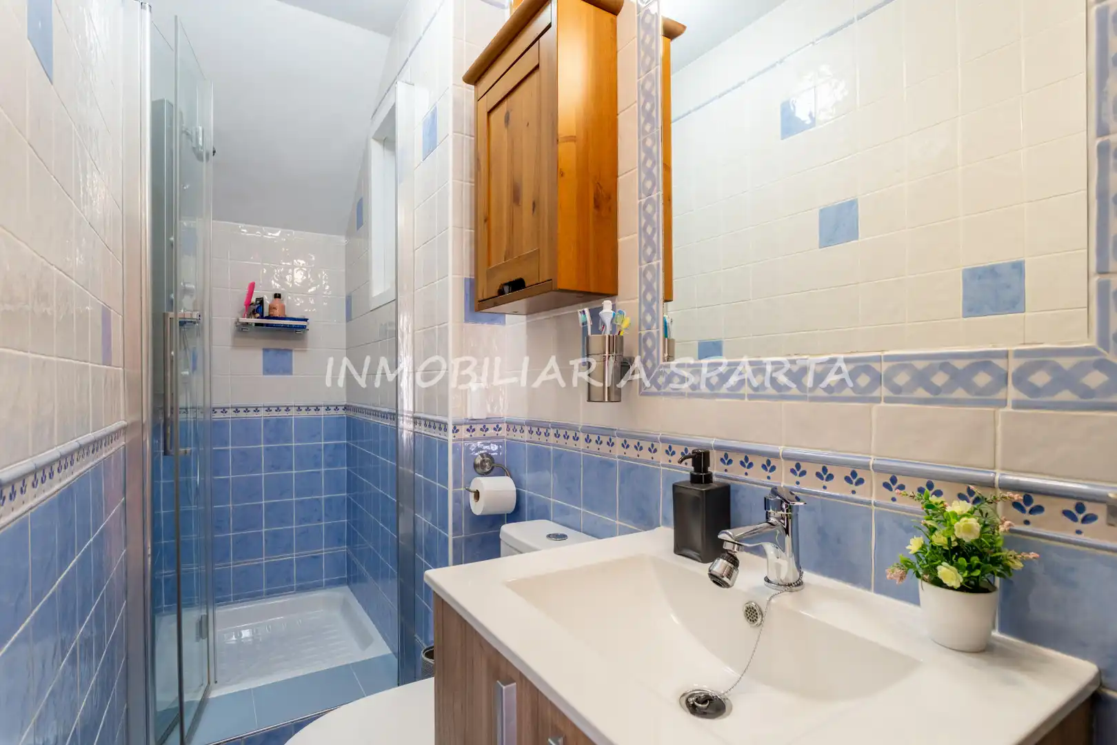 Baño de Casa adosada en venta en Villanueva del Ariscal con Aire acondicionado, Calefacción y Jardín privado