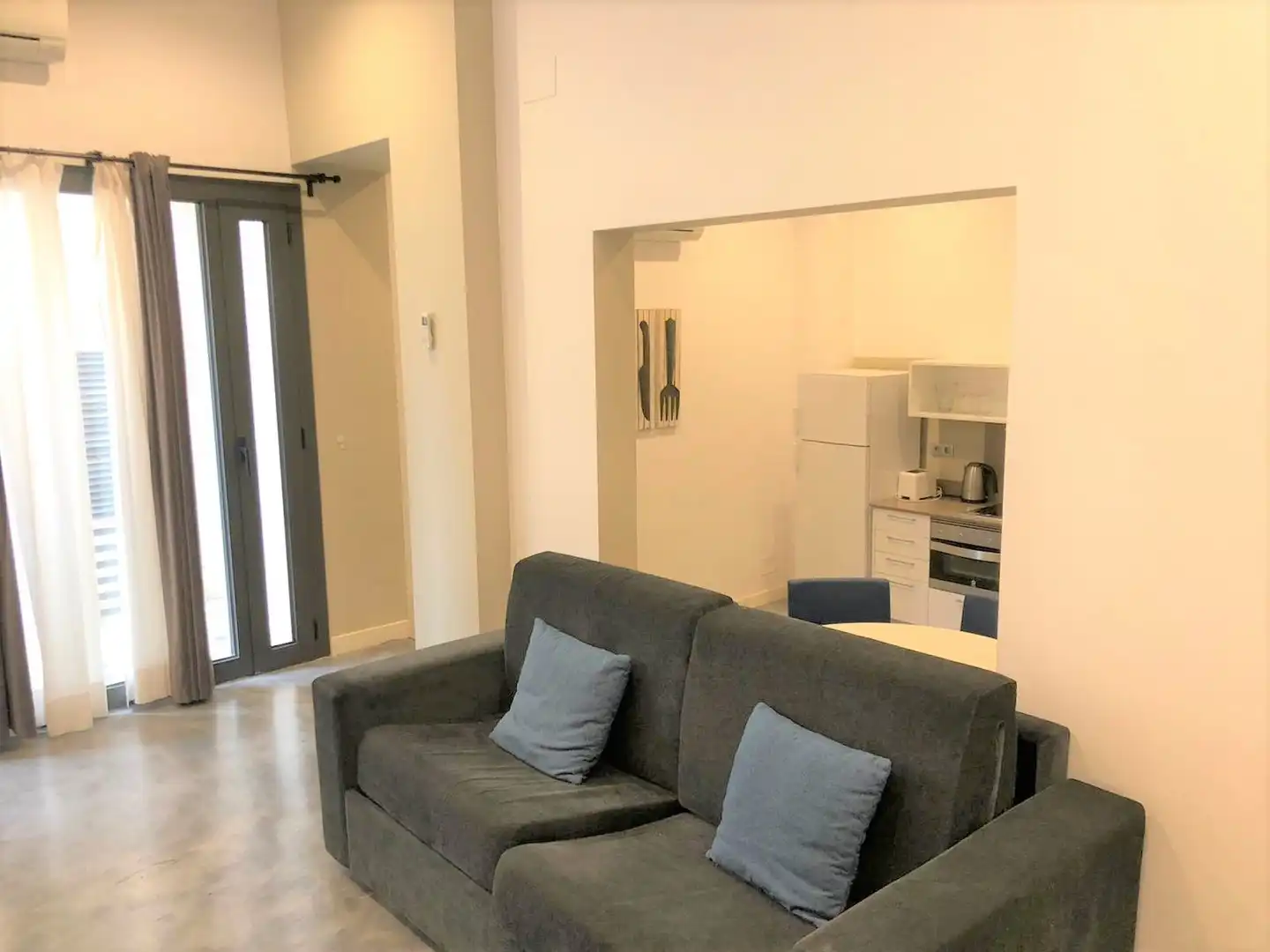 Wohnzimmer von Wohnung zur Miete in Barcelona mit Klimaanlage, Möbliert und Ofen