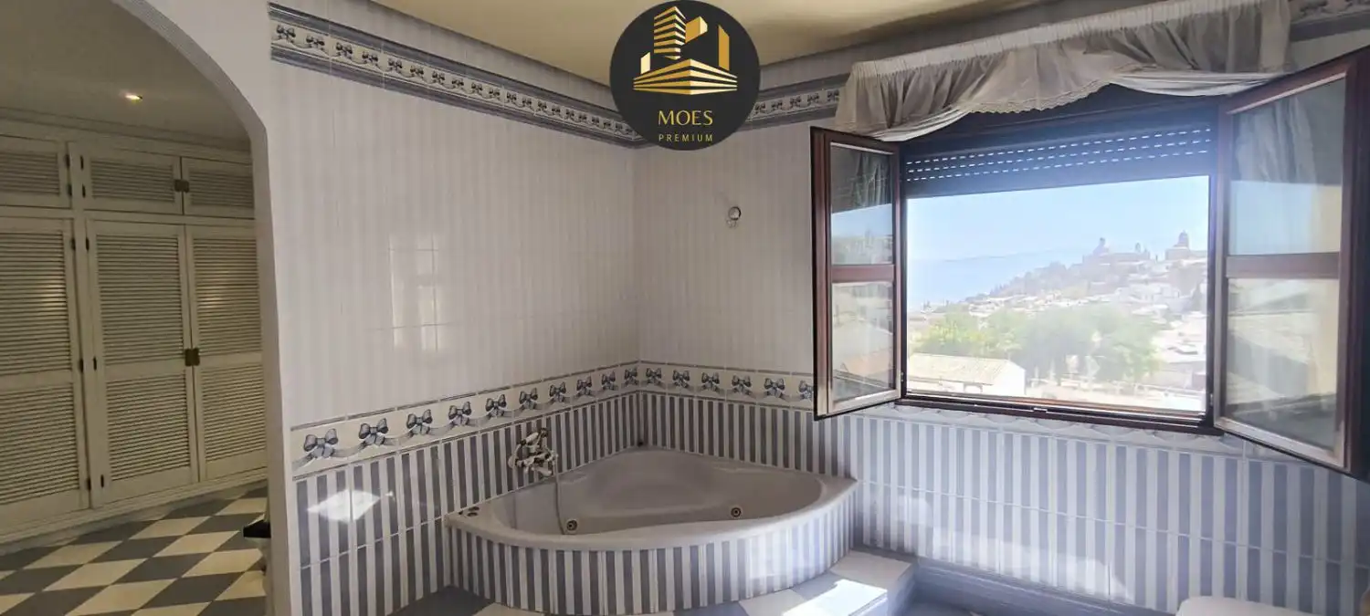 Badezimmer von Haus oder Chalet zum Verkauf in Úbeda mit Klimaanlage, Heizung und Terrasse