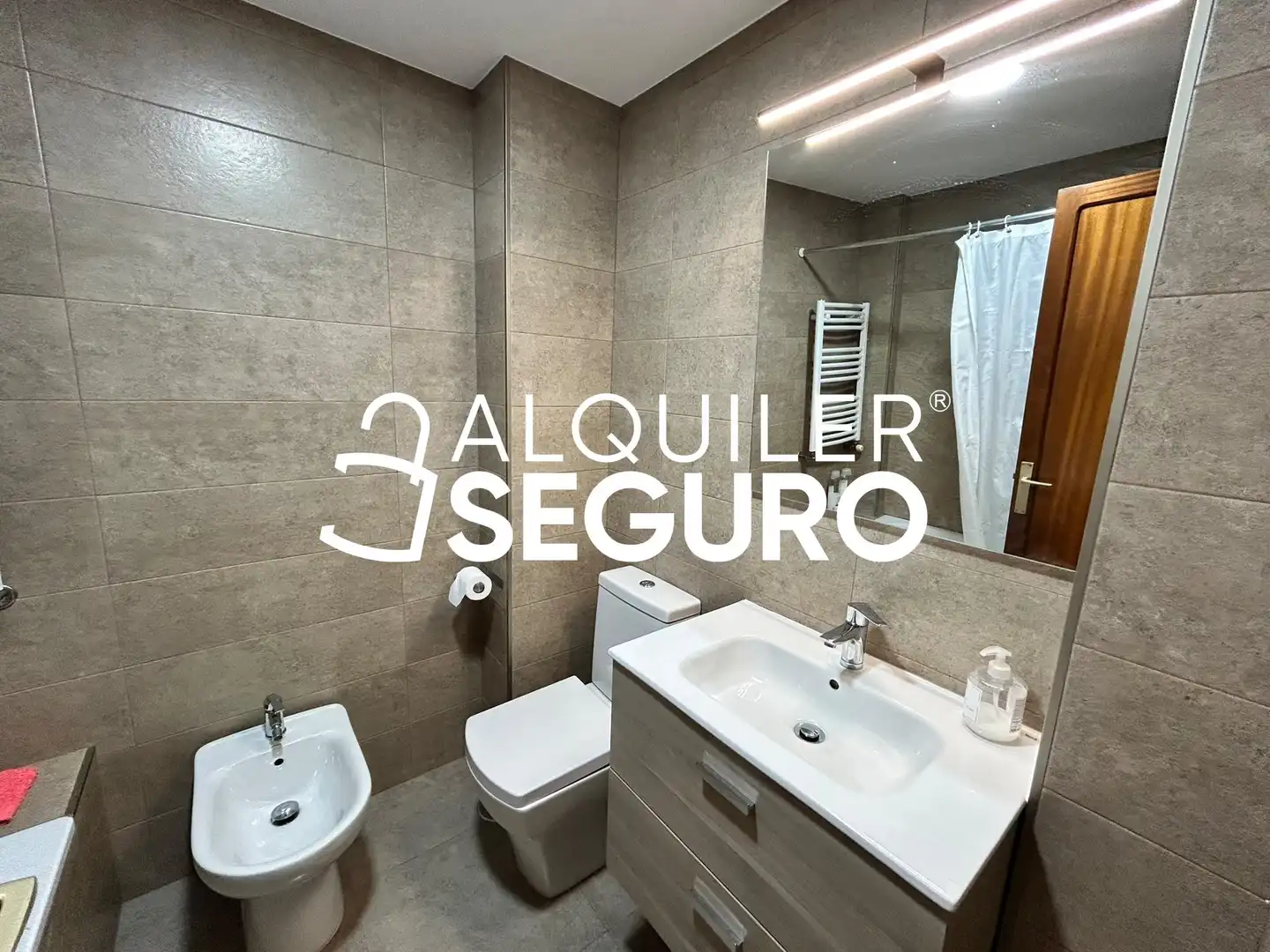 Baño de Piso de alquiler en Madrid con Aire acondicionado, Calefacción y Amueblado