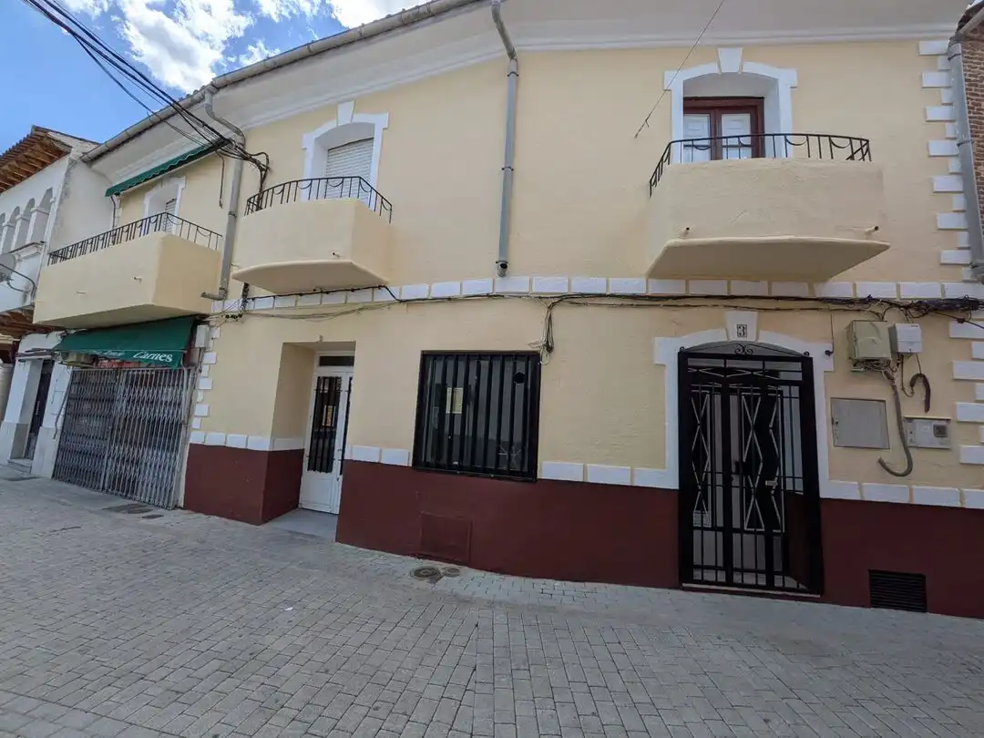 Vista exterior de Casa o xalet en venda en Escalona amb Balcó