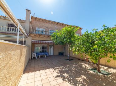 Adosado con jardín en venta en Santiago de la Ribera