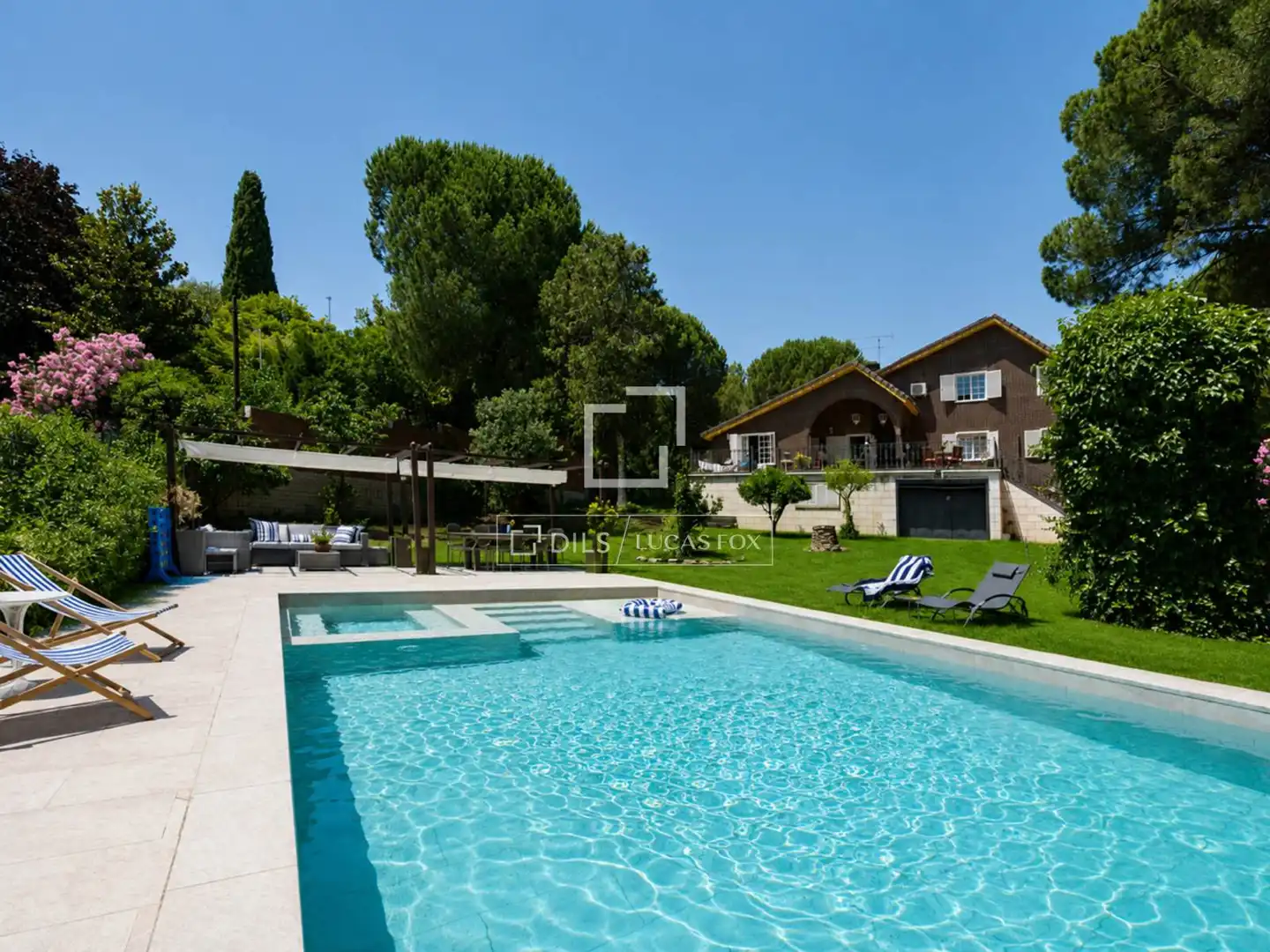 Piscina de Casa o xalet en venda en San Martín de Valdeiglesias amb Aire condicionat, Jardí privat i Terrassa