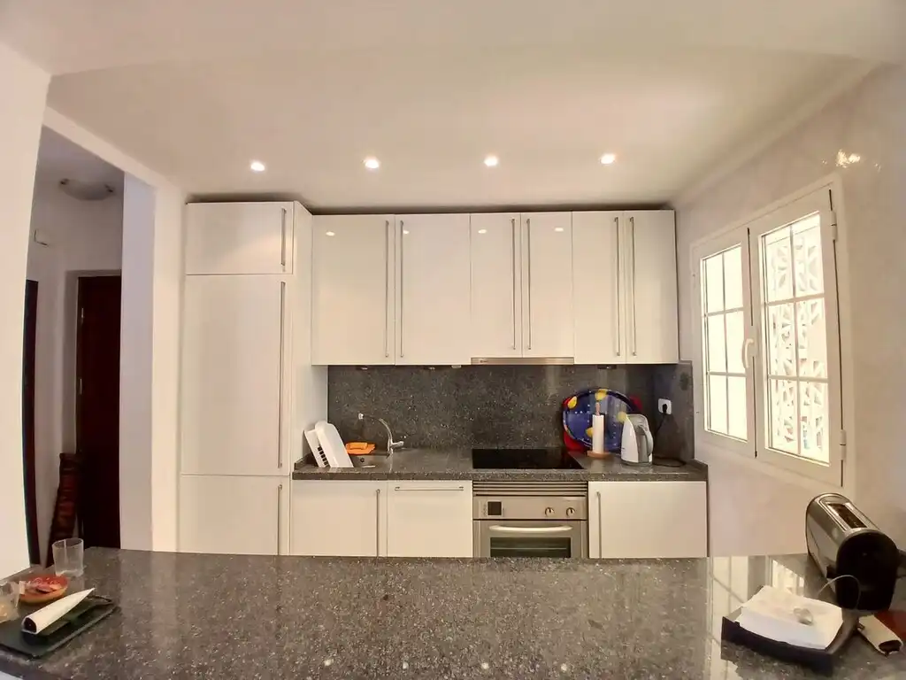 Küche von Einfamilien-Reihenhaus zum Verkauf in Fuengirola mit Klimaanlage, Terrasse und Möbliert