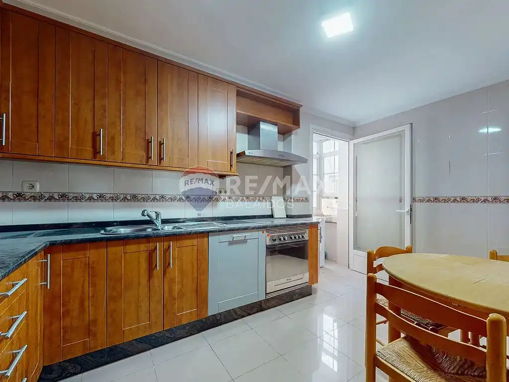 Kitchen of Flat for sale in Vigo   with Heating, Parquet flooring and Terrace