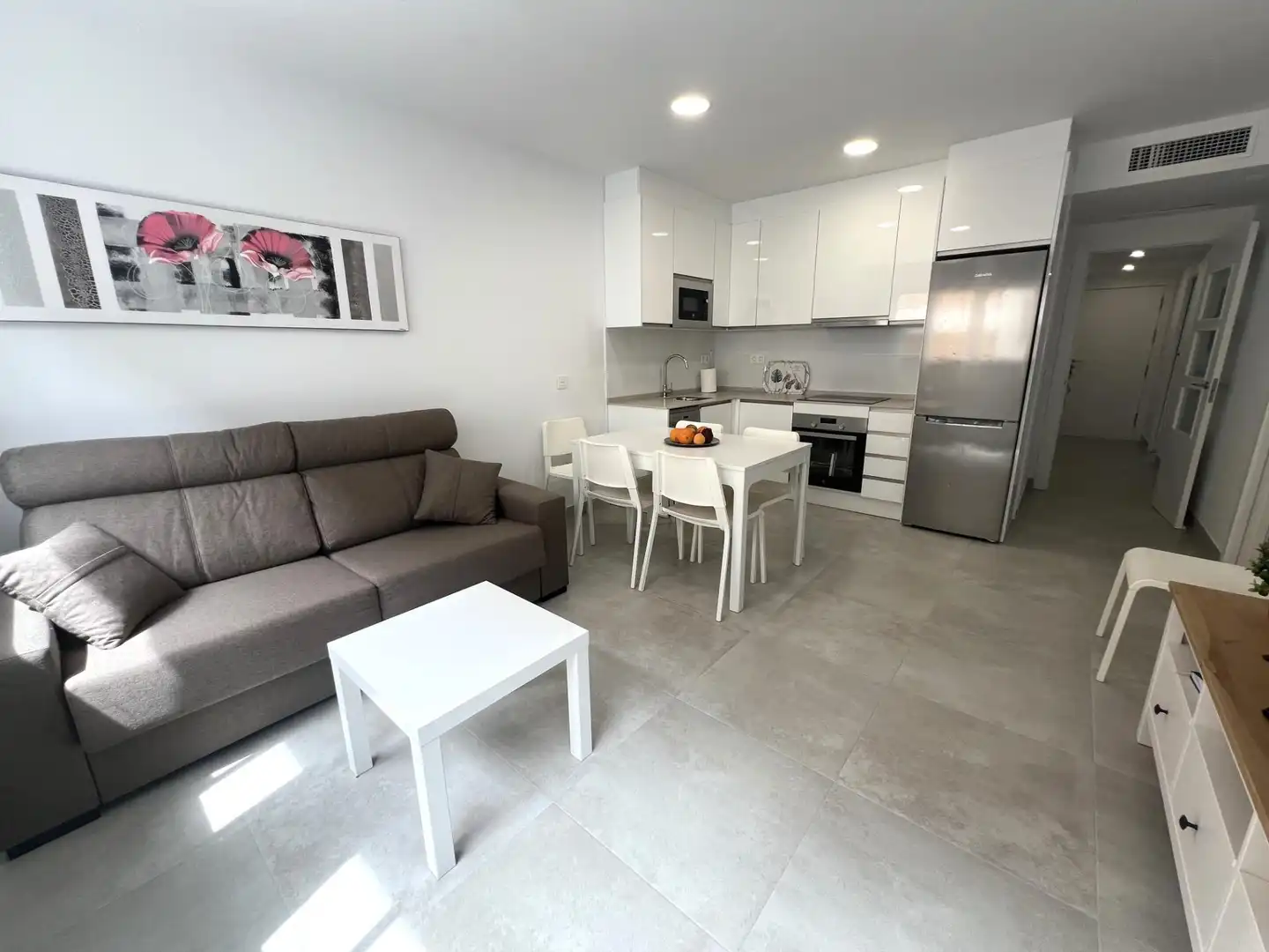 Sala d'estar de Apartament de lloguer en Fuengirola amb Aire condicionat, Calefacció i Terrassa