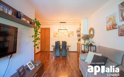 Living room of Flat for sale in Cerdanyola del Vallès  with Balcony