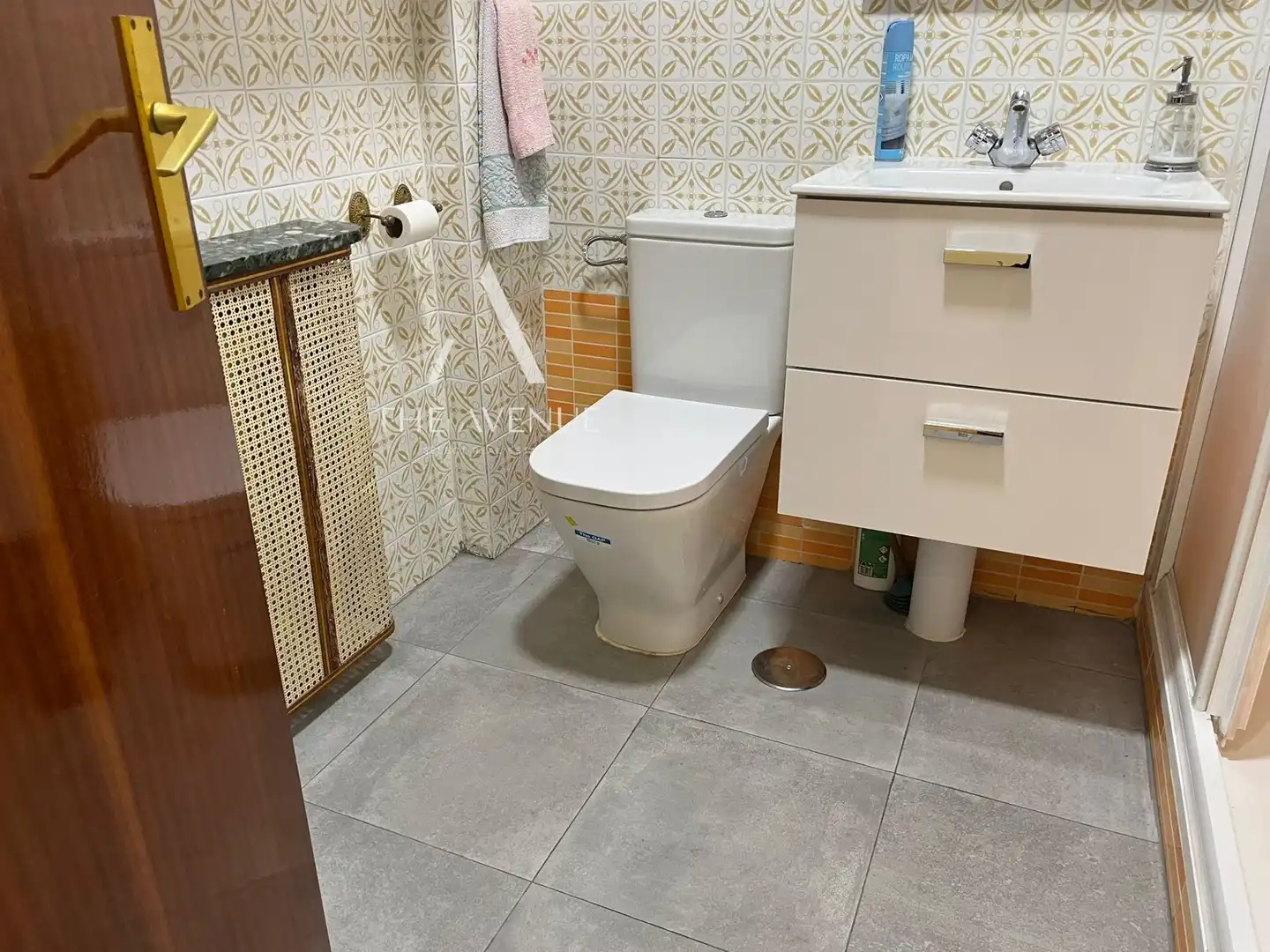 Badezimmer von Wohnungen zum Verkauf in Madrid mit Heizung und Balkon