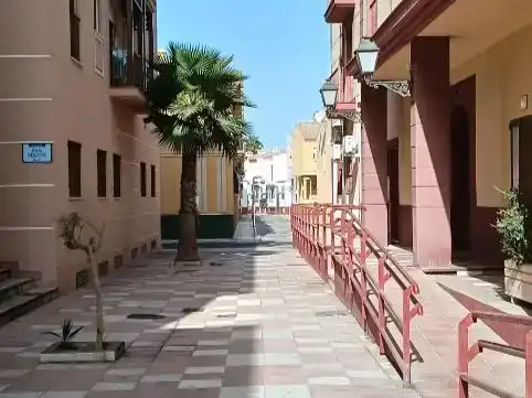 Außenansicht von Wohnung zur Miete in La Línea de la Concepción mit Klimaanlage und Balkon