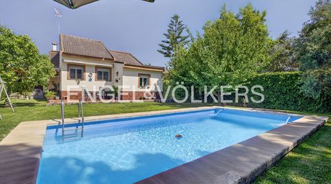 Exclusiva Villa de Una Sola Planta con Gran Potencial en Los Cerros de Montequinto