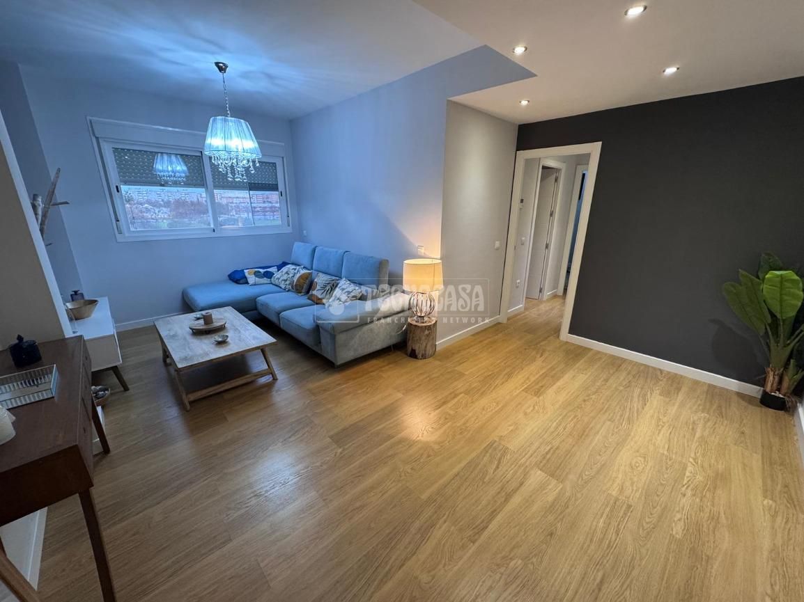 Sala de estar de Piso en venta en  Sevilla Capital