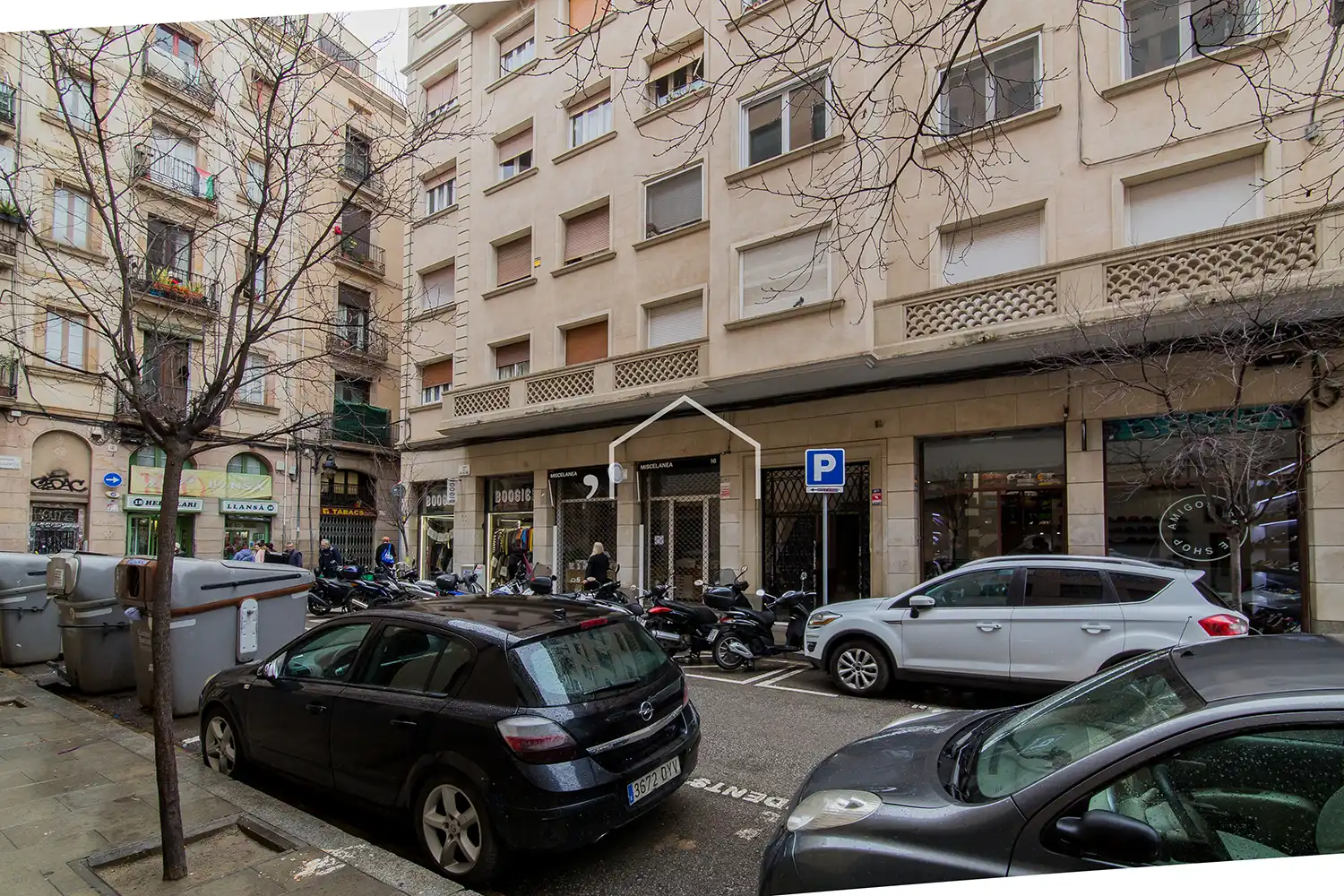 Außenansicht von Wohnung zum Verkauf in Barcelona mit Heizung, Parkett und Ofen