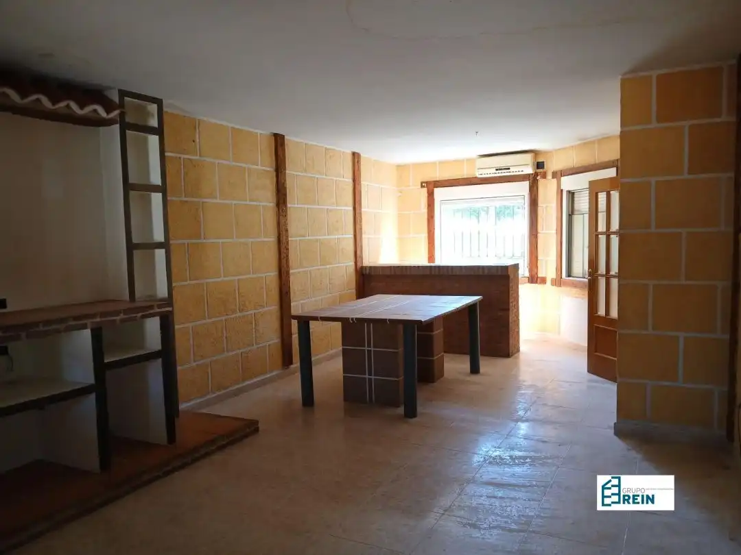 Casa adosada en venda en Esquivias amb Calefacció, Terrassa i Piscina