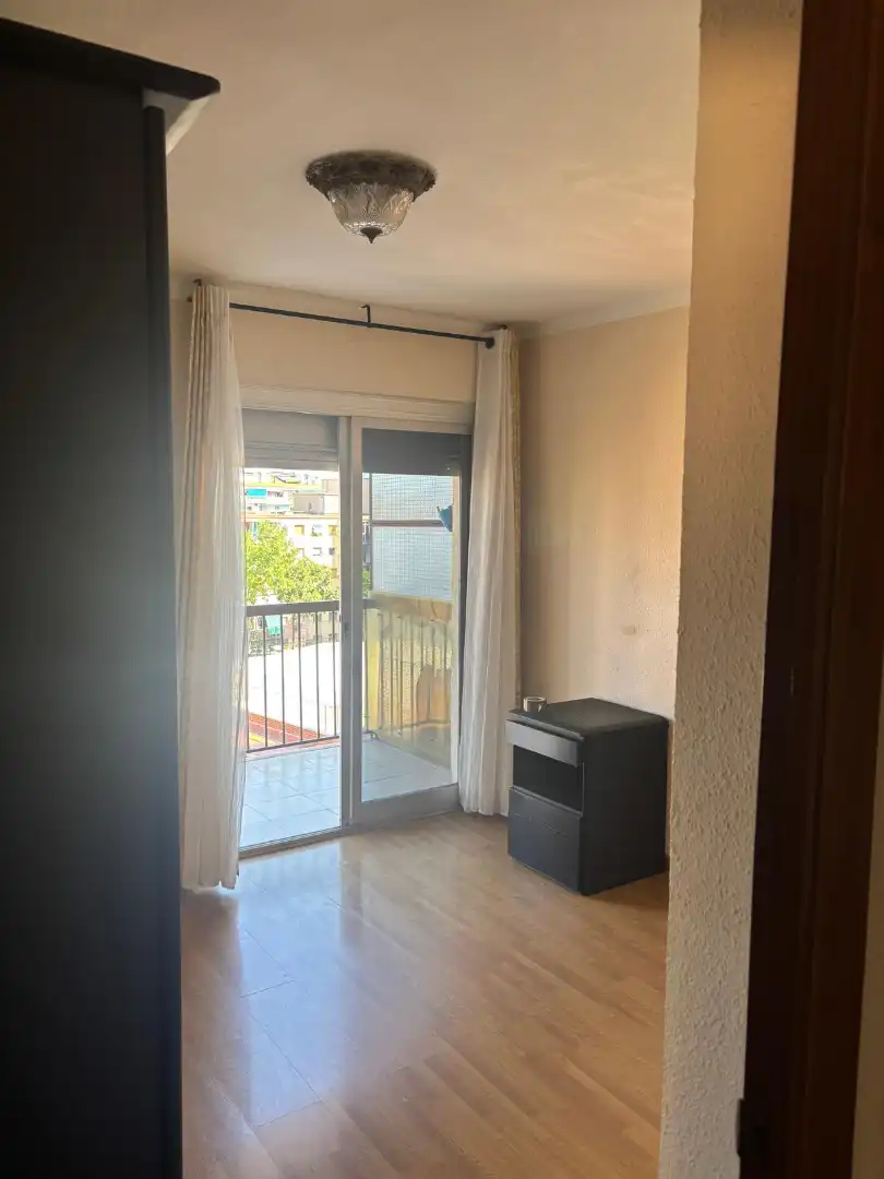 Habitación de Piso en venta en Badalona con Calefacción, Parquet y Amueblado